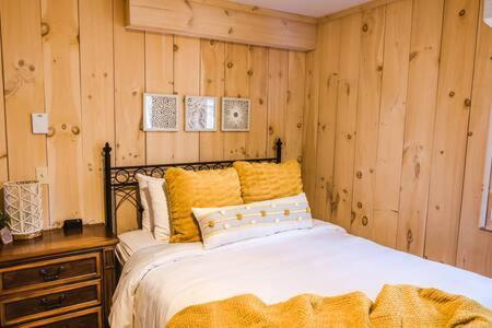 Wine Moose W Hot Tub Fireplace Sauna 9Min To Mt Snow Dover 외부 사진