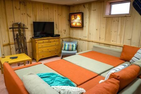 Wine Moose W Hot Tub Fireplace Sauna 9Min To Mt Snow Dover 외부 사진