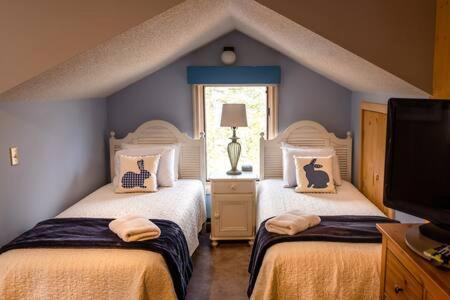 Wine Moose W Hot Tub Fireplace Sauna 9Min To Mt Snow Dover 외부 사진