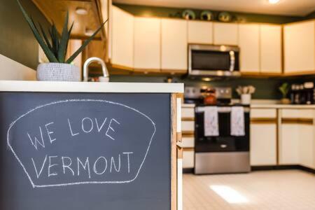Wine Moose W Hot Tub Fireplace Sauna 9Min To Mt Snow Dover 외부 사진
